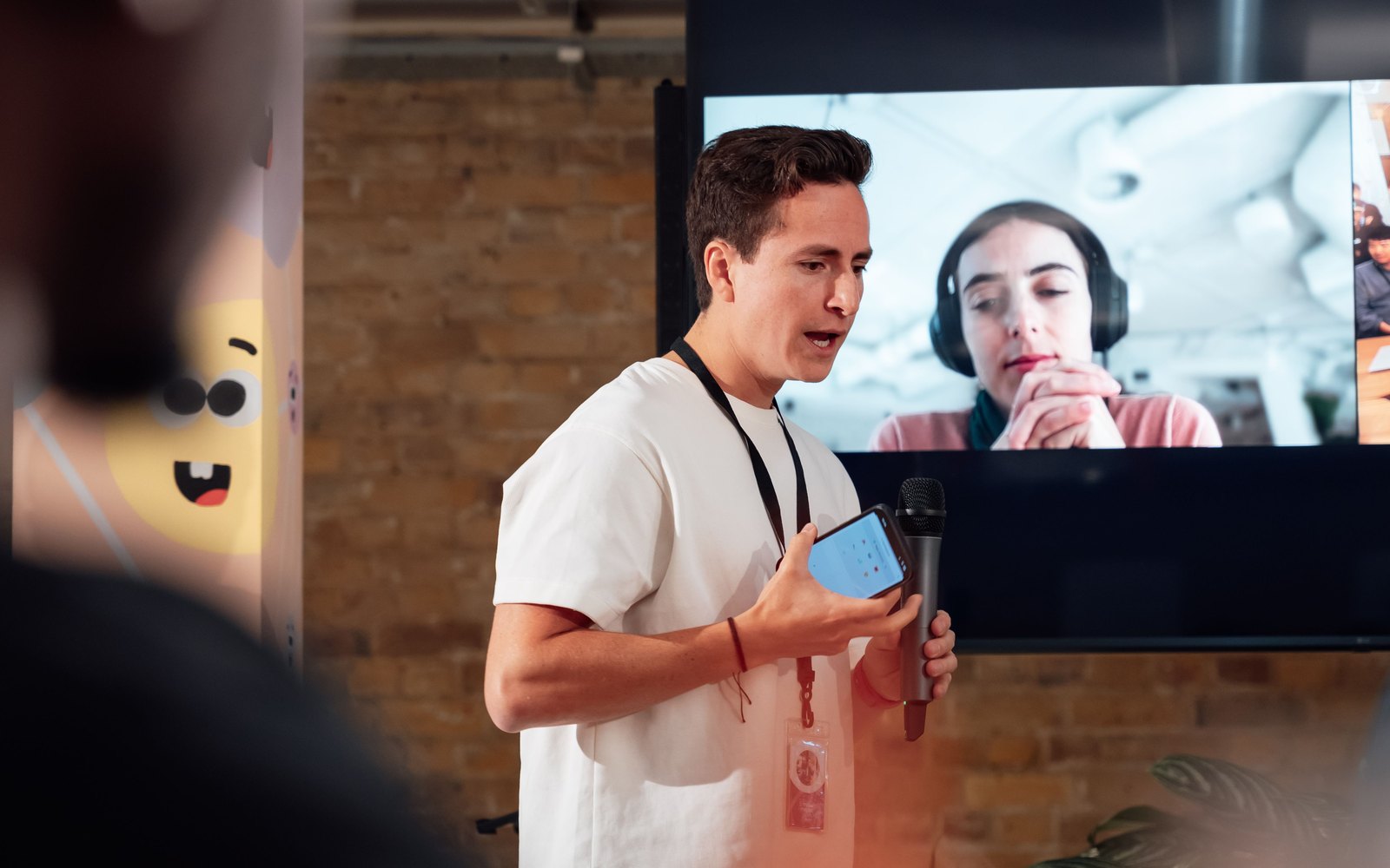 Presenter using hybrid event technology